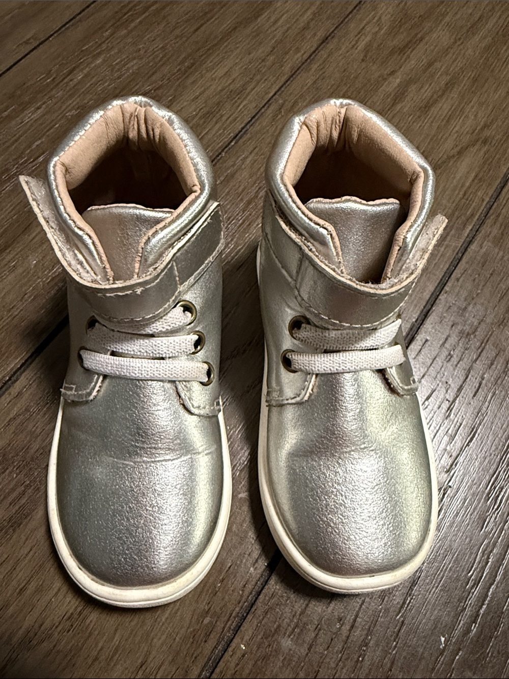 Kids Monkey Feet Metallic Silver High-Top Color Changing Sneaker Boots 18-24mo